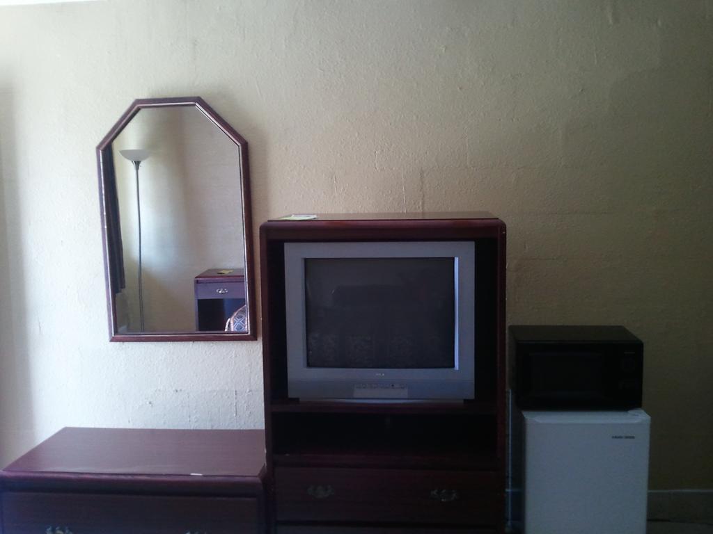 Holiday Motel Hugo Δωμάτιο φωτογραφία