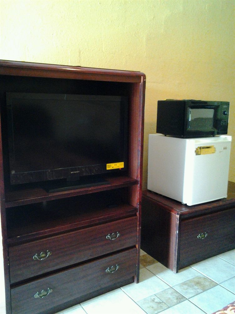 Holiday Motel Hugo Εξωτερικό φωτογραφία