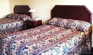 Holiday Motel Hugo Εξωτερικό φωτογραφία